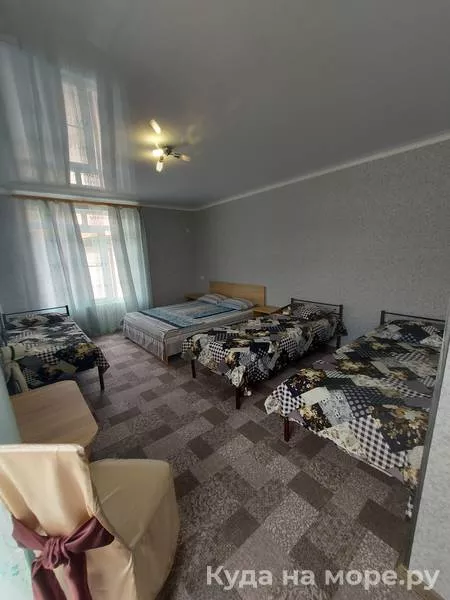 Пятиместный номер с балконом. Гостевой дом "Нур". Ольгинка