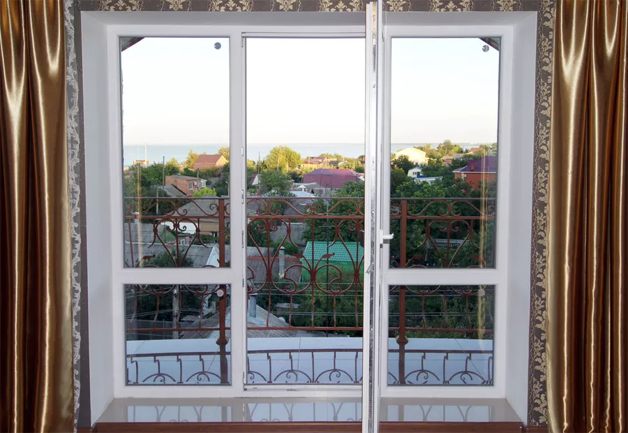 ЛЮКС (с балконом). Отель  "ВАП-отель". Ейск