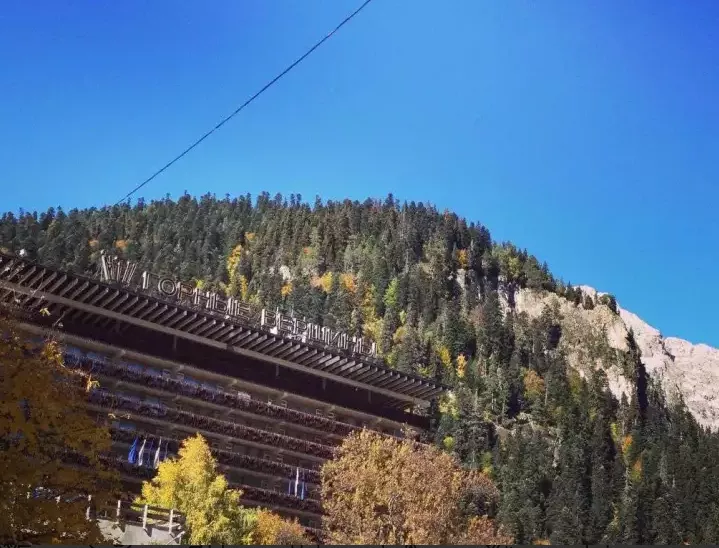 . Гостиница «МТЦ Горные вершины». Домбай-гостиницы