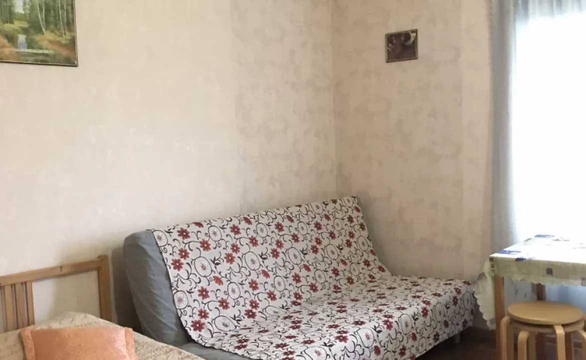 Четырёхместный номер с балконом . Частный сектор Ирис . Сочи