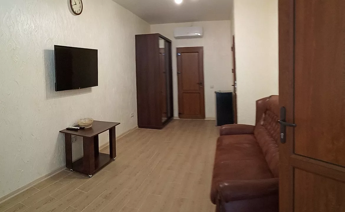 Трехкомнатный номер с балконом «Люкс/Luxe». Гостевой дом  Vega. Заозерное