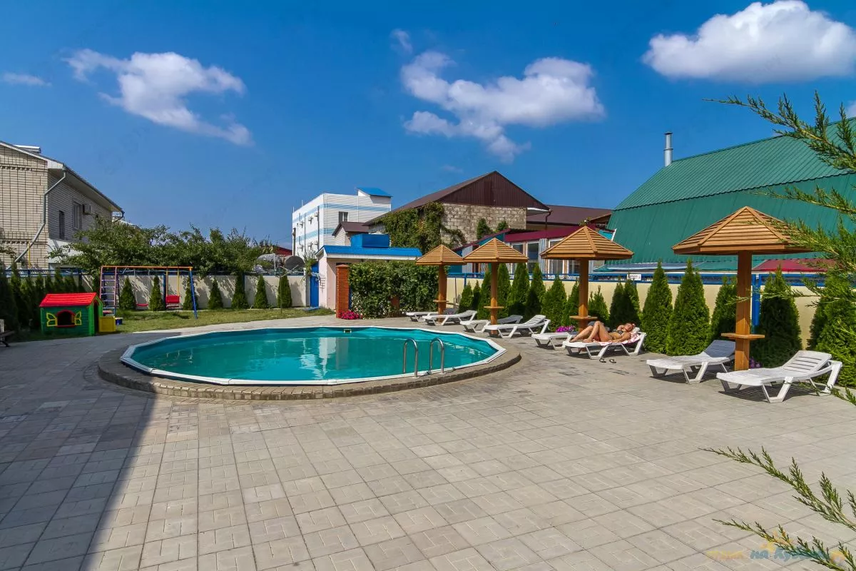 . Гостевой дом "Дельфин" - Голубицкая. Голубицкая