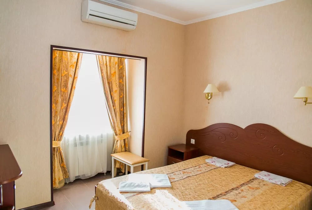 Двухместный номер и Эконом. Гостиница "Южная ночь"      . Джубга