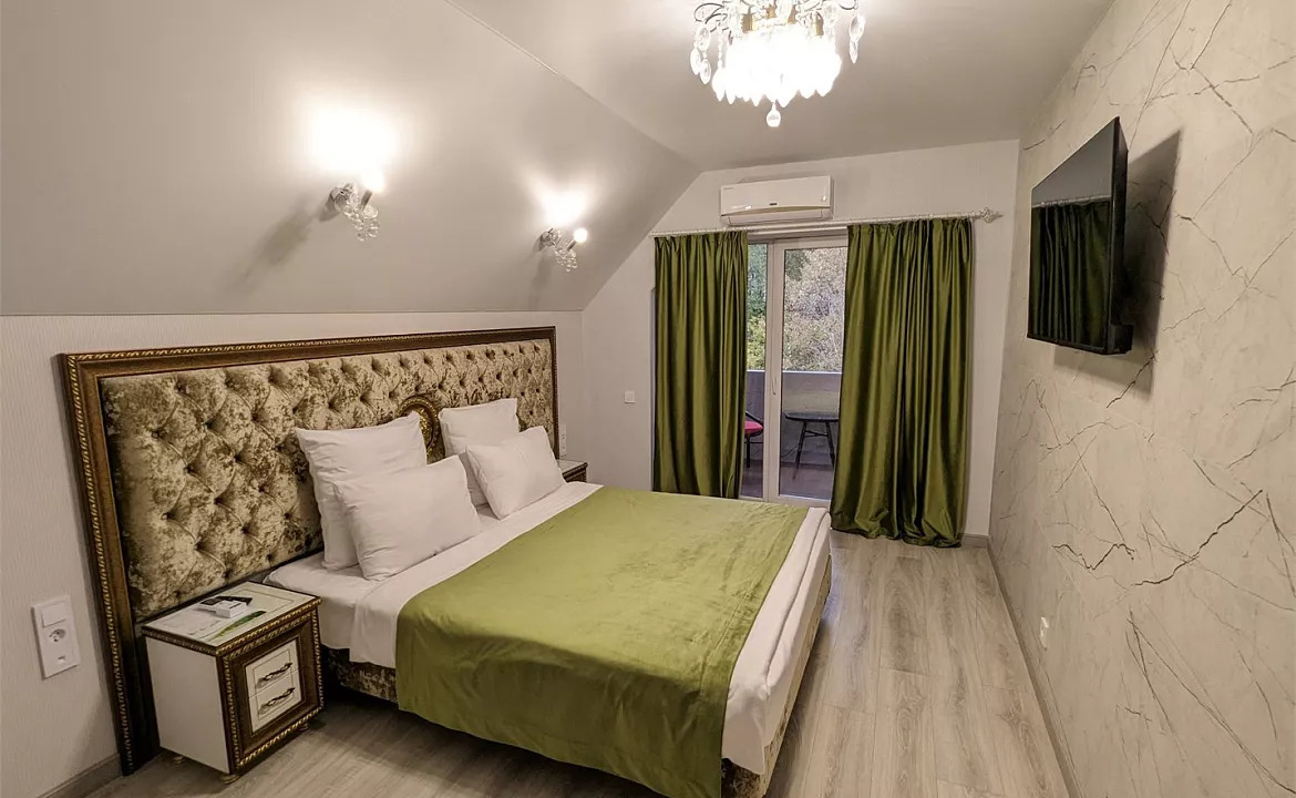 Номер стандарт с балконом. Отель "СЕНАТОР". Сочи