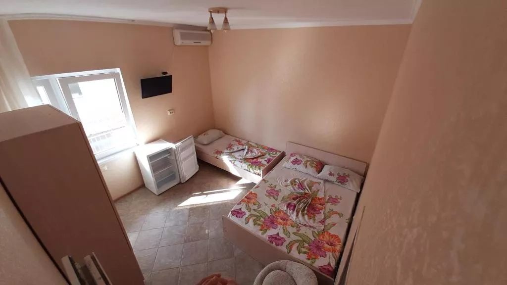 «Южный» Стандартный трехместный номер. Гостевой дом "Южный" у Гарика. Лазаревское «Южный» Стандартный трехместный номер. Гостевой дом "Южный" у Гарика. Лазаревское