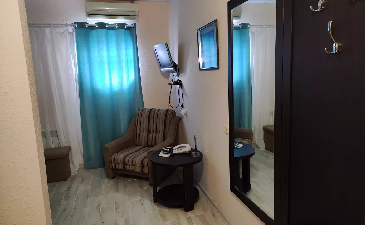 стандарт двухместный вид на город. Гостиница Адмирал. Анапа