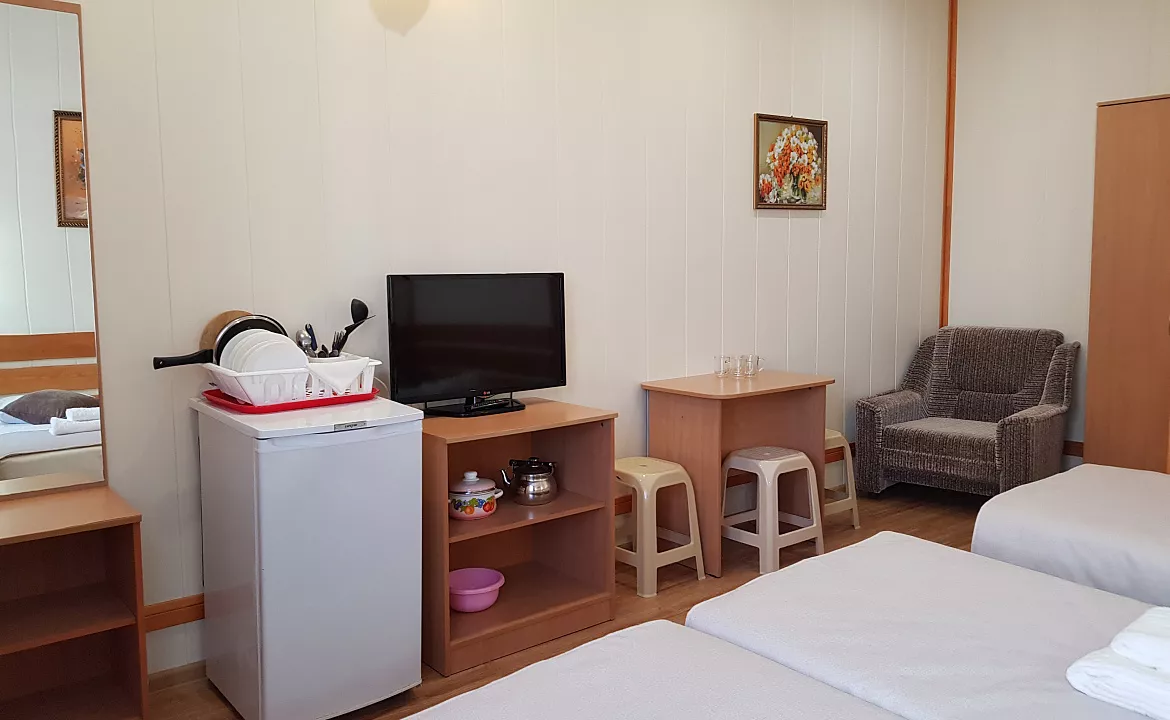 Полулюкс с общим балконом 3хместный. Отель АСТОН. Нижнее Джемете