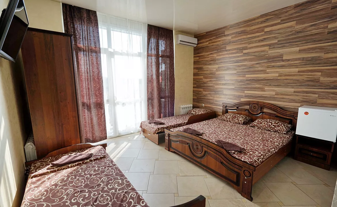 Номер на четверых с балконом . Гостевой дом Эвелина - Лазаревское. Лазаревское