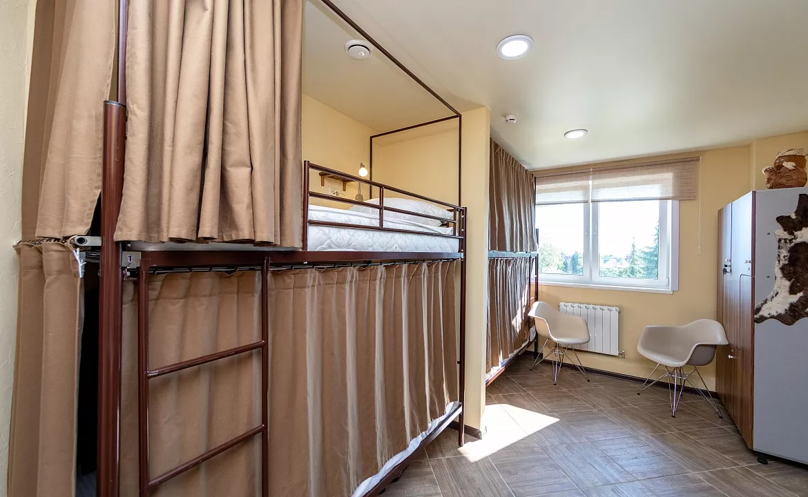 Кровать в общем 4-местном номере для мужчин и женщин. Хостел Bamboo Hotel. Адлер