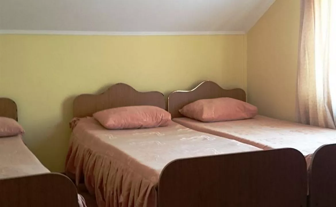 3-х местный номер эконом с общим душем и туалетом . Отель "Априори". Витязево