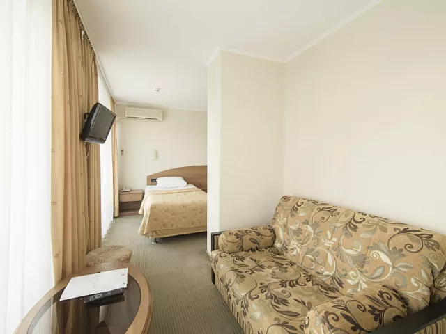 Однокомнатный двухместный улучшенной планировки с двумя раздельными кроватями. Отель "Магнолия". Сочи