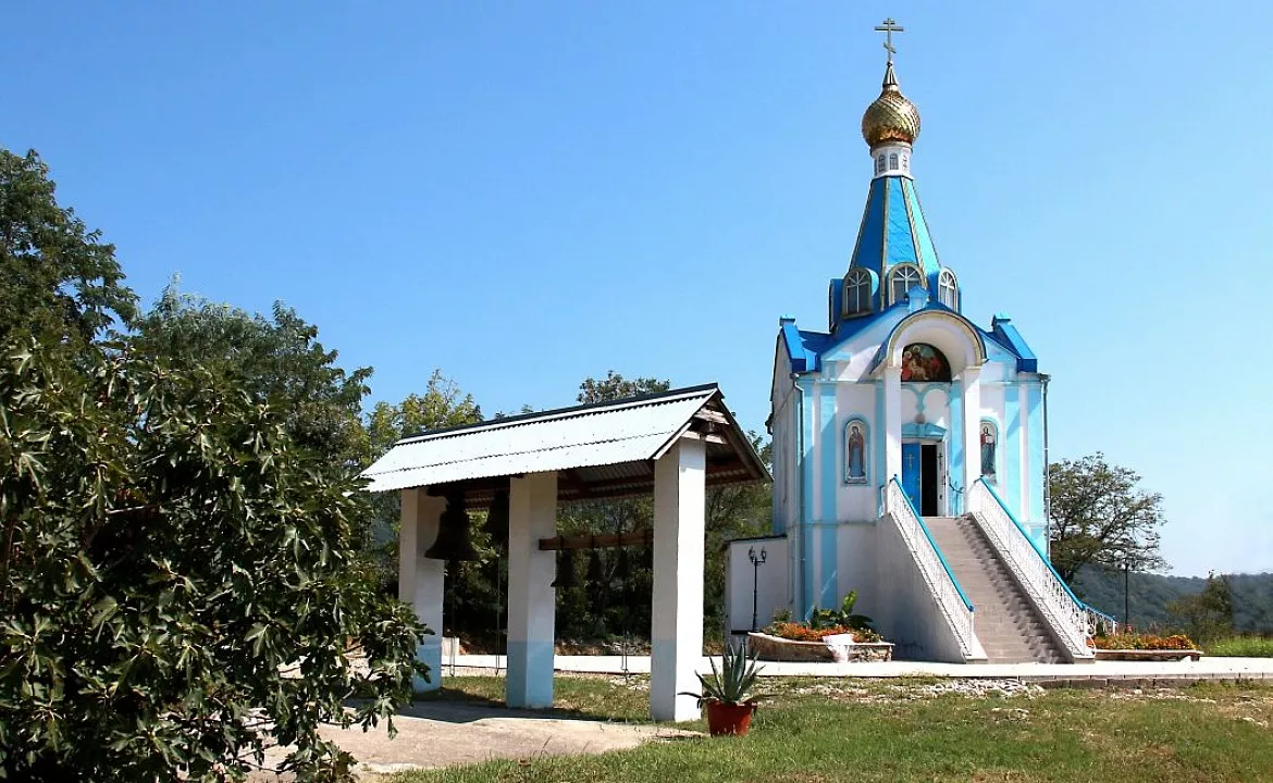 Церковь-часовня Рождества Христова . Фото взято с сайта: http://sobory.ru/photo/337317