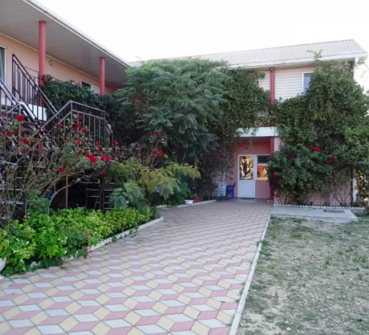 . Гостевой дом Любовь. Голубицкая