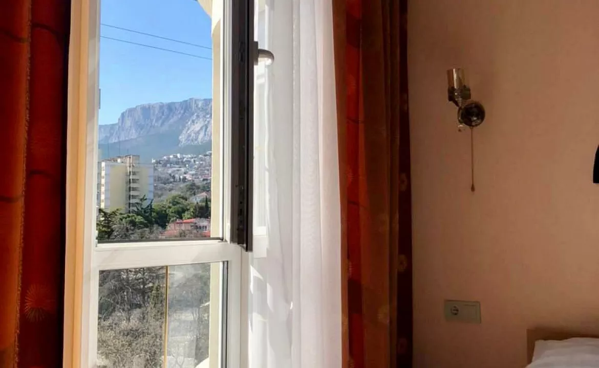 Семейный номер с кухней и видом на море и горы Ай-Петри. Отель Апарт отель "Дуэт". Ялта