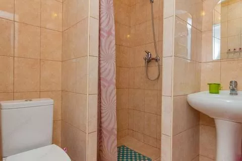 Комната для двоих с душем и туалетом 1 этаж. Гостевой дом Винтаж. Лазаревское