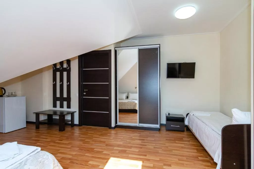  Пятиместный двухкомнатный без балкона. Гостевой дом "Адмирал" - Небуг. Небуг