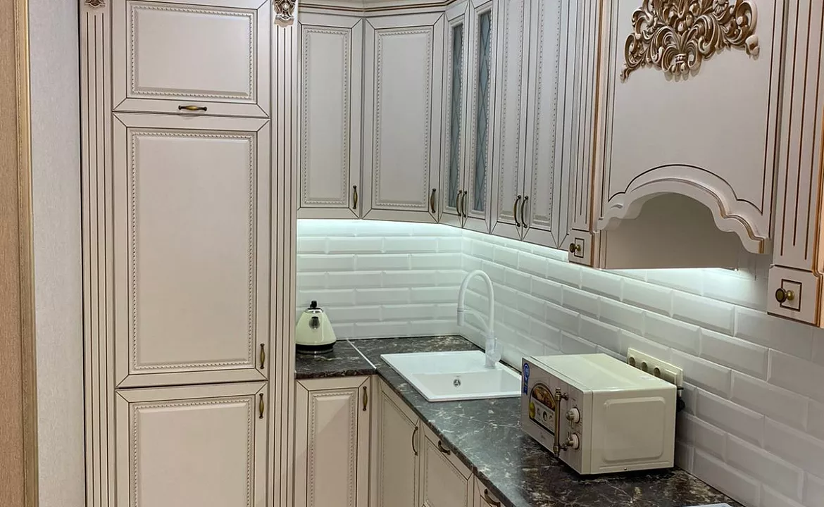 Двухкомнатная квартира под ключ. Квартира в многоквартирном доме Для королей. Адлер