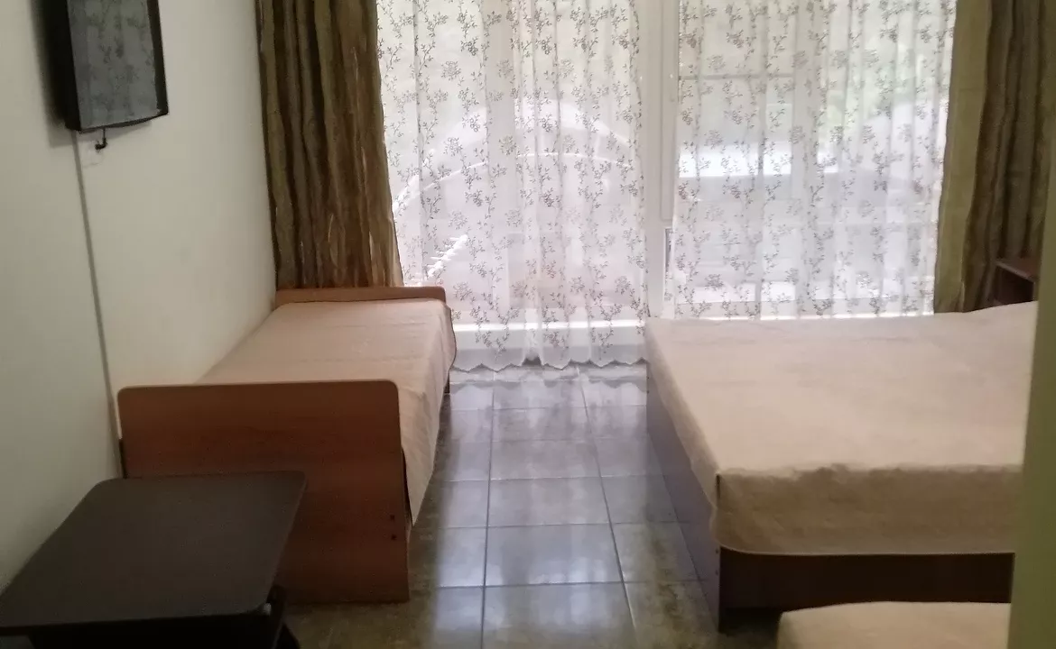 Четырёхместный номер на 2-м этаже. Гостевой дом "РОМАНТИКА". Лазаревское