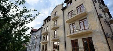 Отель "Август ★★"