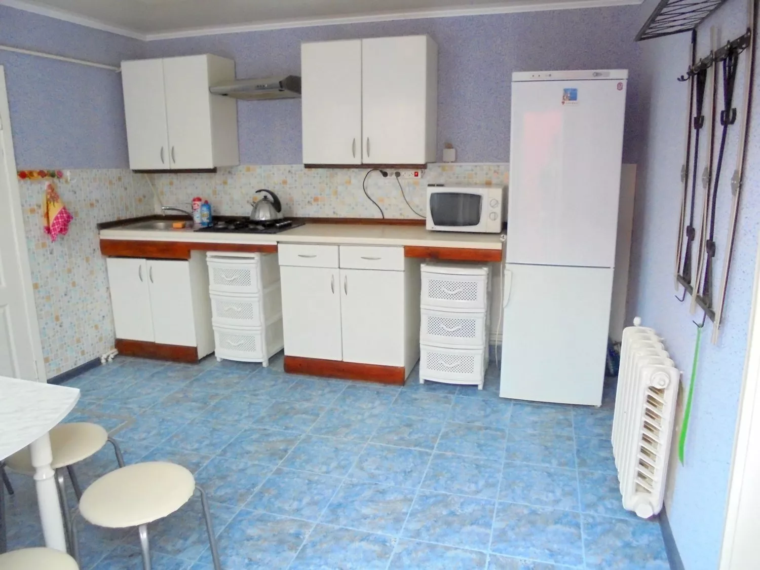 . Дом под ключ  Отдельный трехкомнатный дом со своим закрытым двором и гаражом без хозяев.. Феодосия