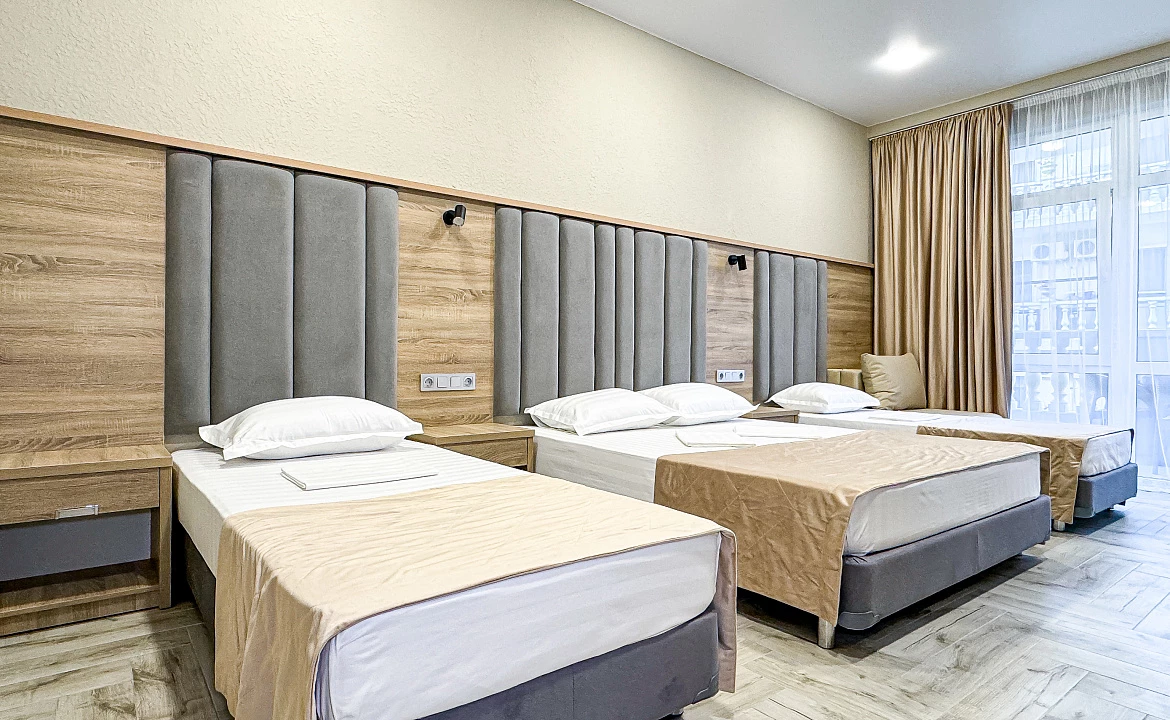 Корпус 2 Delux 5ти - местный (с балконом). Anzhelina Family Hotel. Витязево