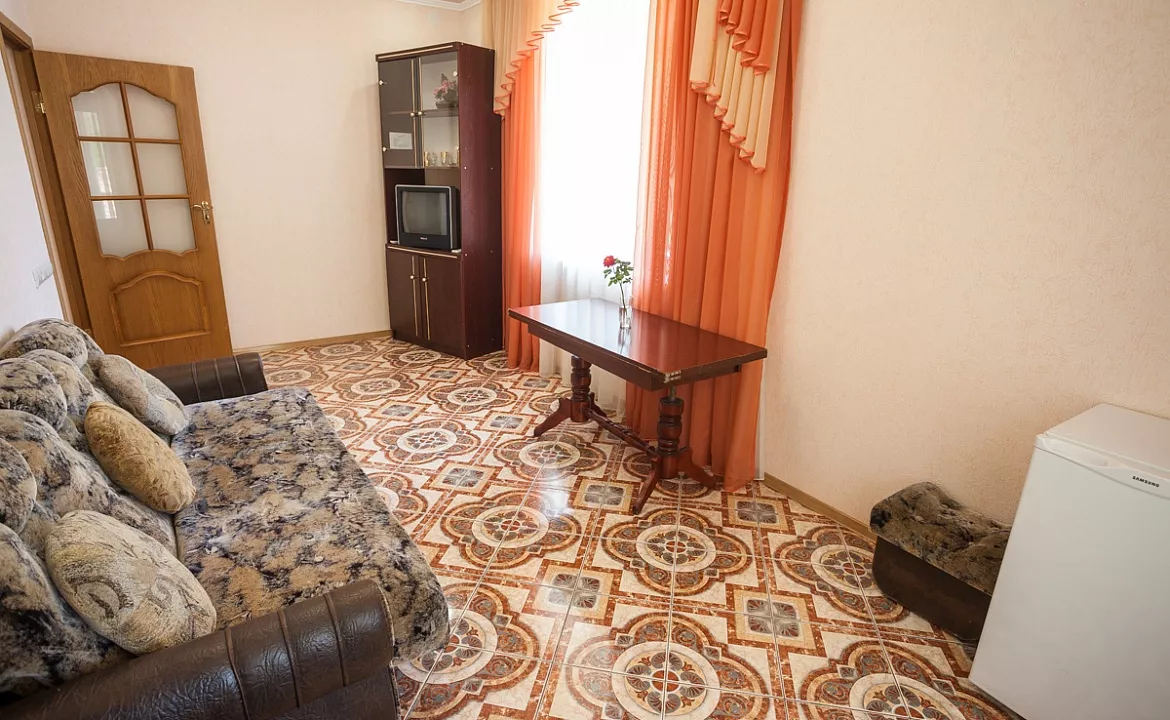 Номер категории Люкс двухкомнатный. Отель «Мангуп Кале» . Куйбышево