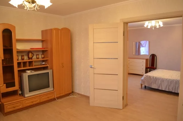  4 -х местный 2-х комнатный люкс в главном корпусе. Гостиница комплекс "Новинка". Ейск