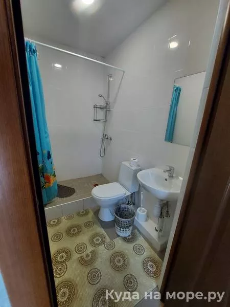 Пятиместный номер люкс с балконом. Гостевой дом "Нур". Ольгинка