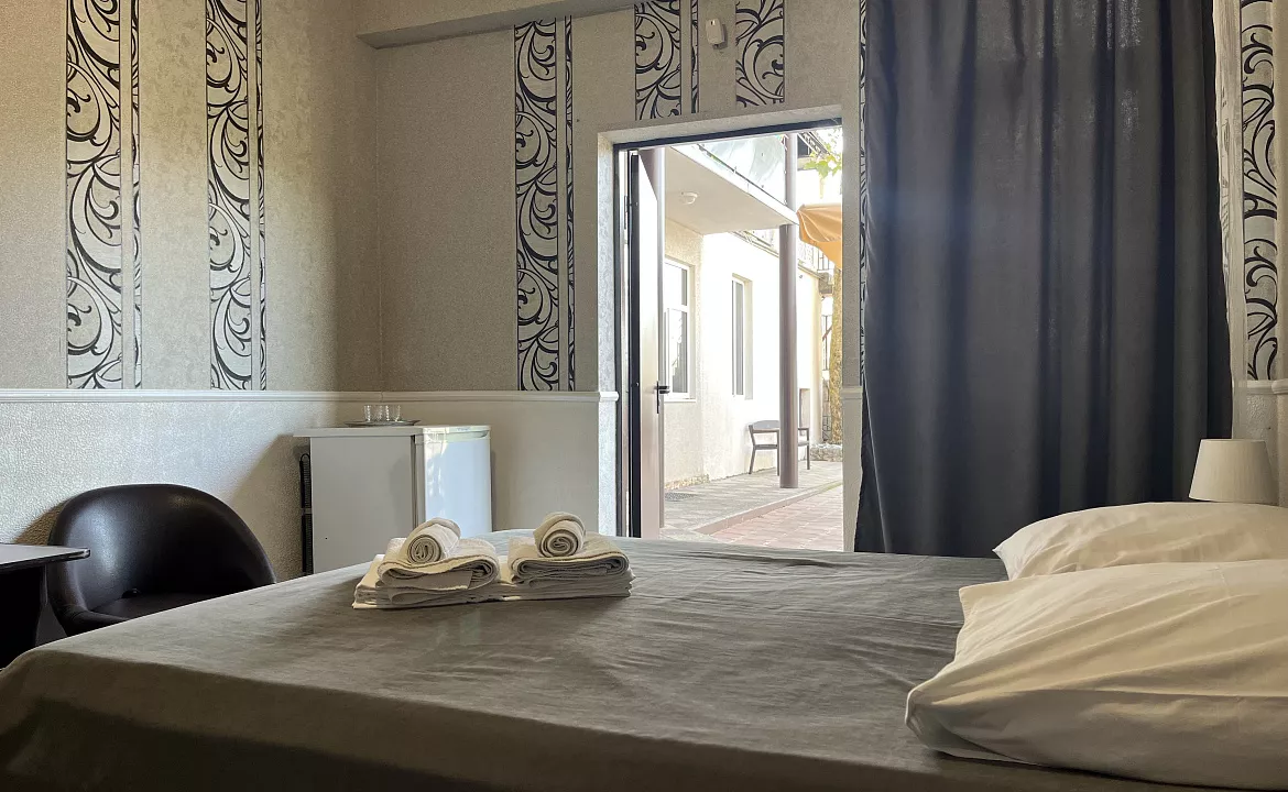 Стандартный 2-х местный номер (Double) (2/3). Отель "ПОСЕЙДОН". Гагра