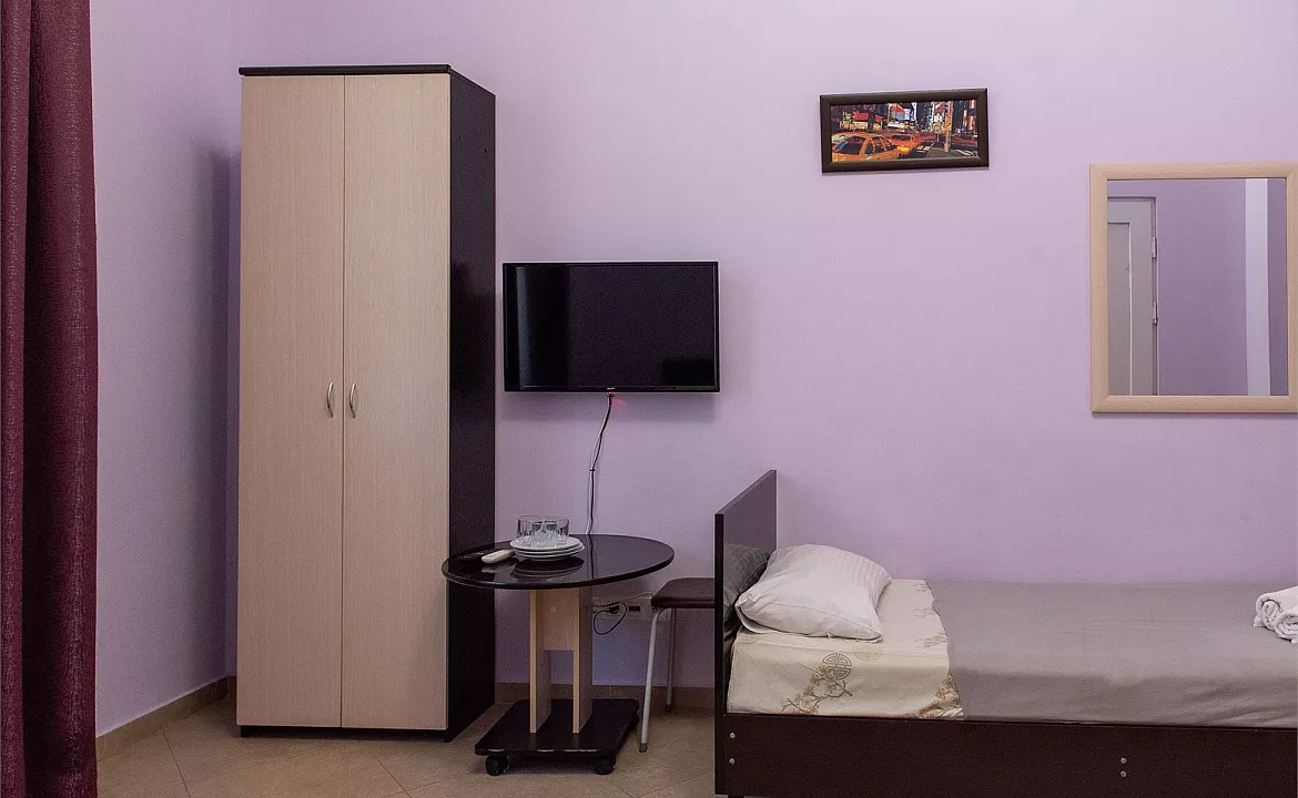 Трехместный номер на 1 этаже. Отель "Ниагара Фоллс". Сочи