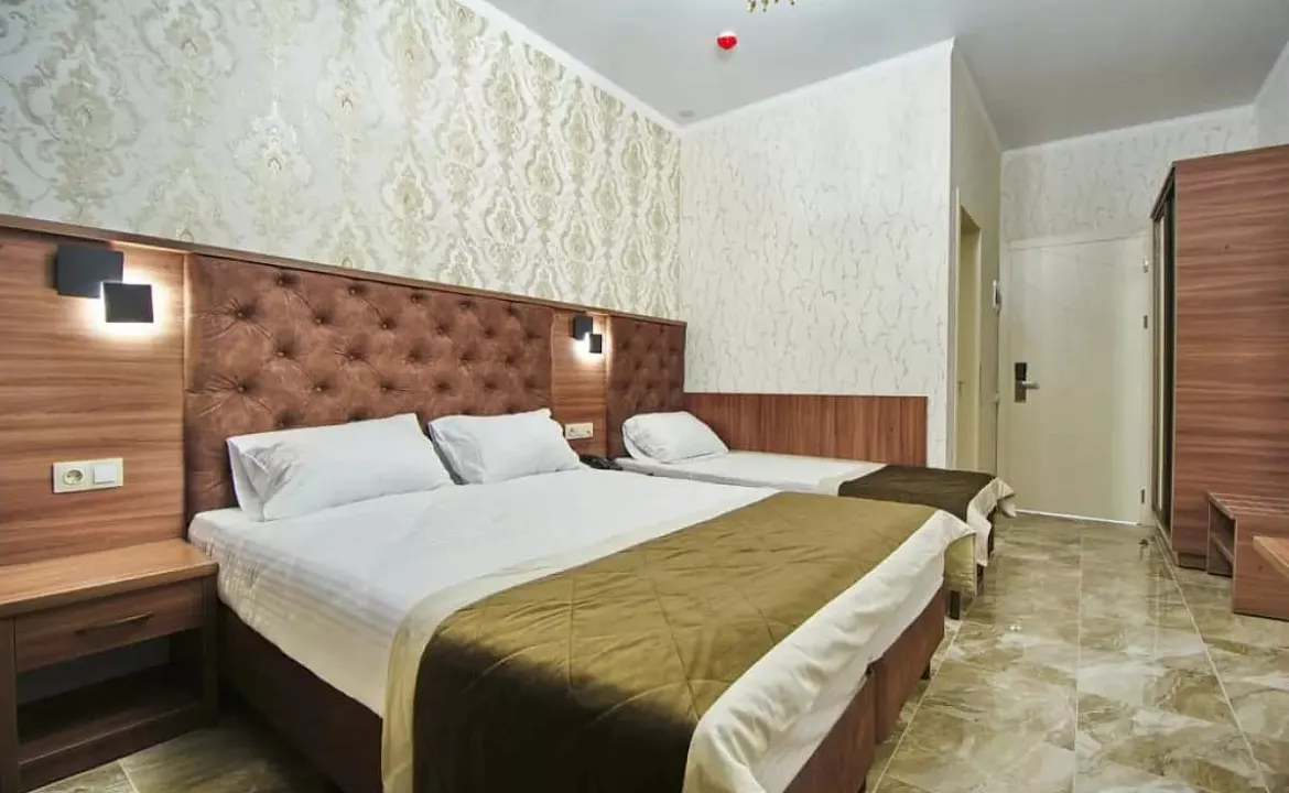 Трехместный номер с балконом. Отель Grand Sofia. Кабардинка