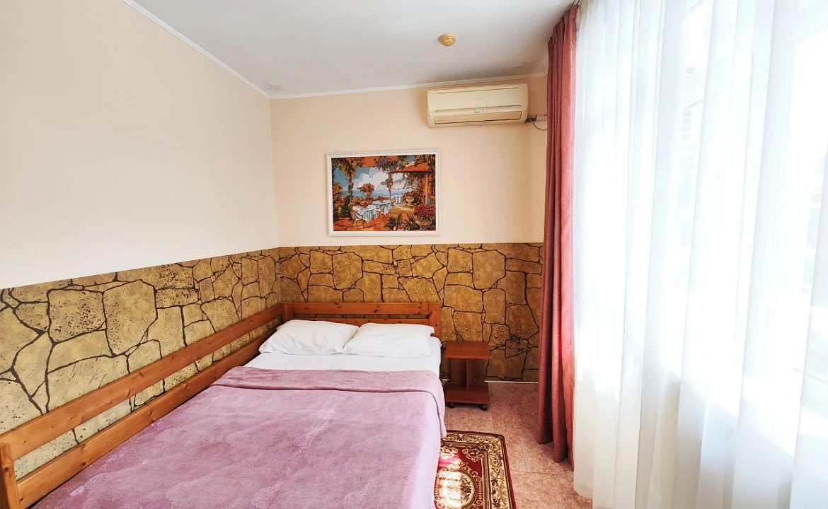 2-х местный номер Стандарт + доп.место с балконом. Гостевой дом "Регион 86" . Адлер