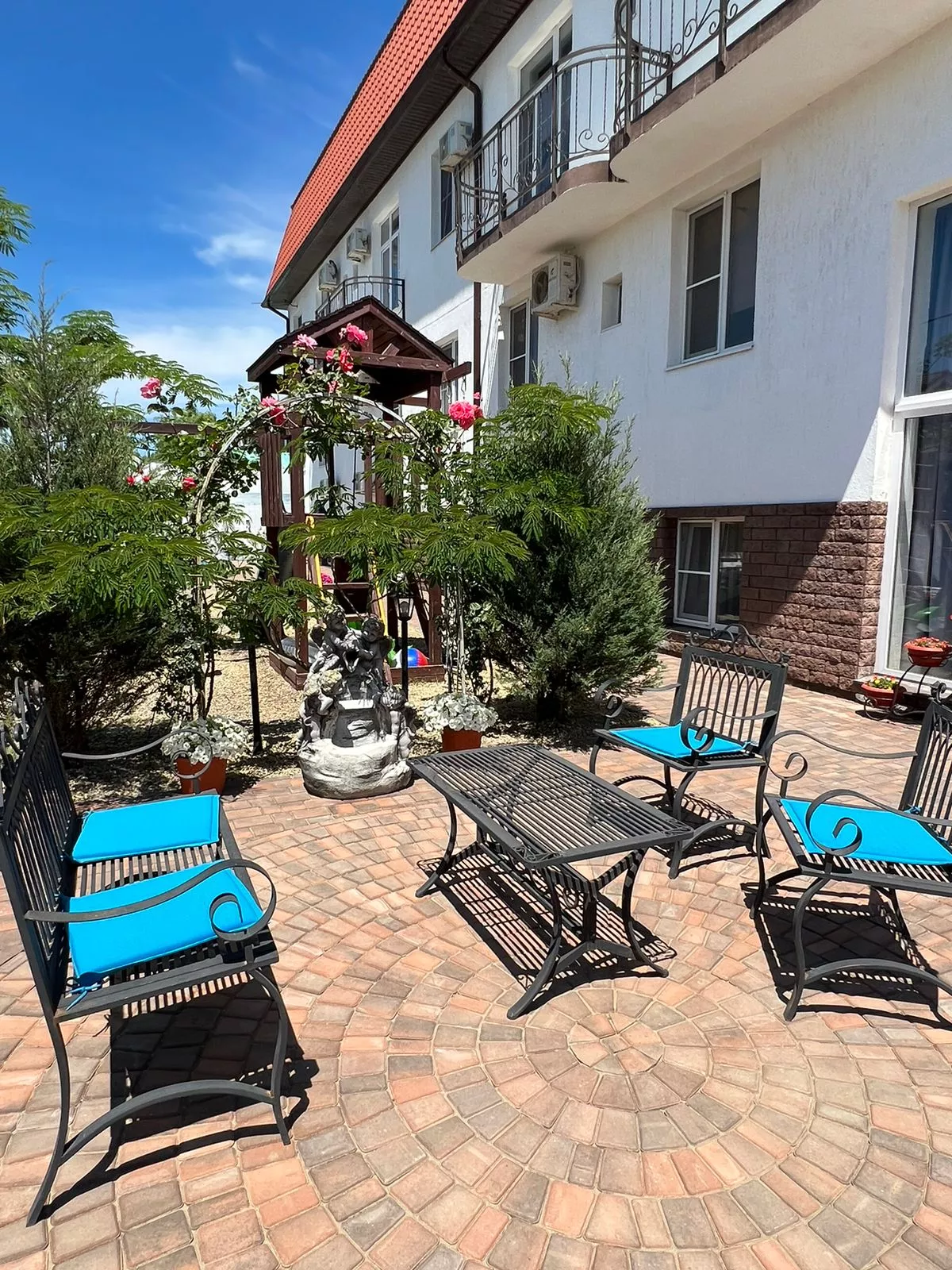 . Гостевой дом Лайт Бриз Кучугуры. Кучугуры