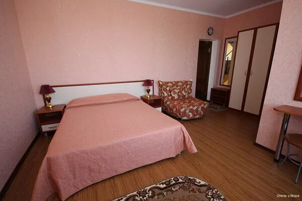 Трехместный номер. Отель у Моря Железнодорожная 35. Ейск Трехместный номер. Отель у Моря Железнодорожная 35. Ейск