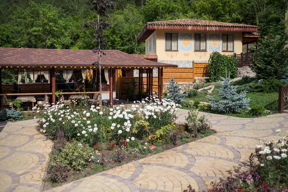 . Отель «Мангуп Кале» . Куйбышево