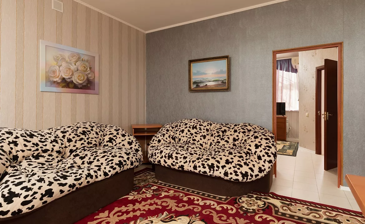 Семейный двухкомнатный с кухней (вид на море). Эллинги "KATRIN". Орджоникидзе