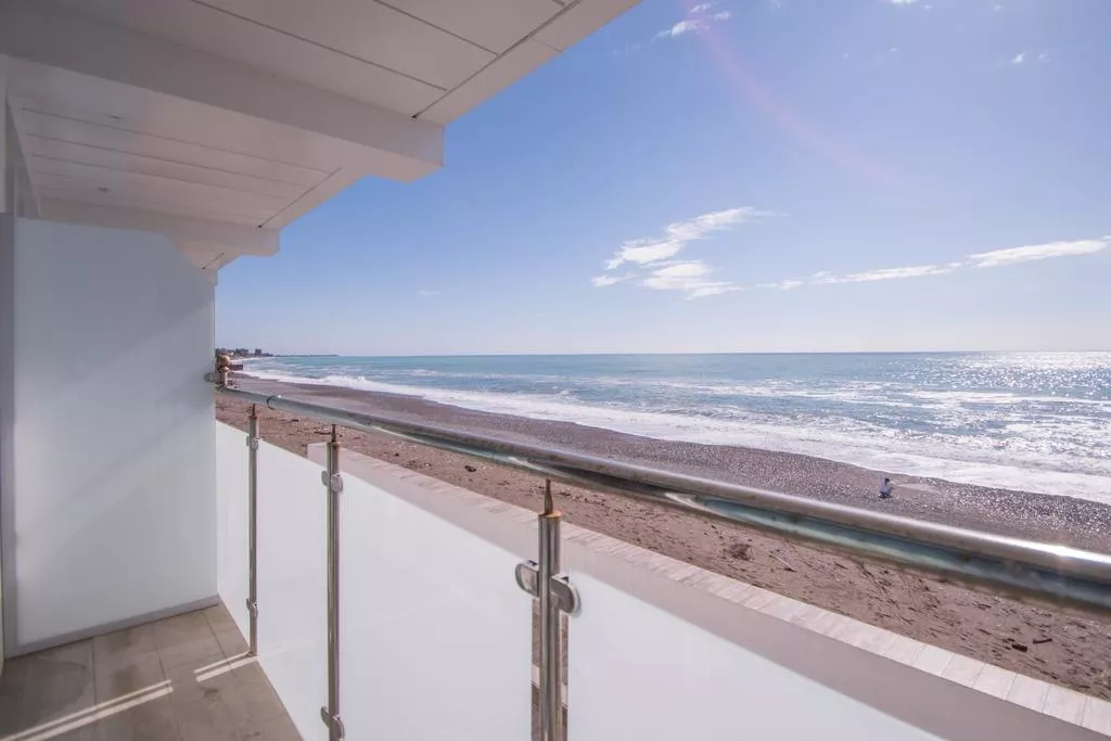 2-местный номер Стандарт с балконом. Отель "Челюскинцев". Гагра