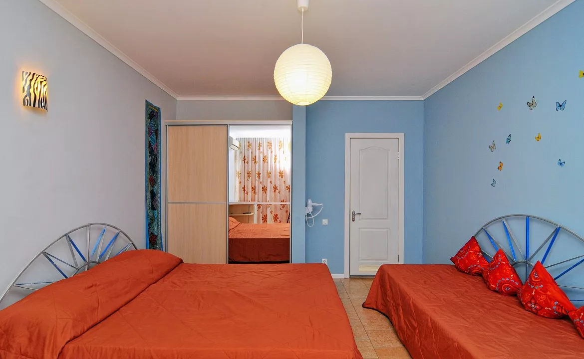 3-местный номер . Отель "У верблюжьих горбов". Коктебель