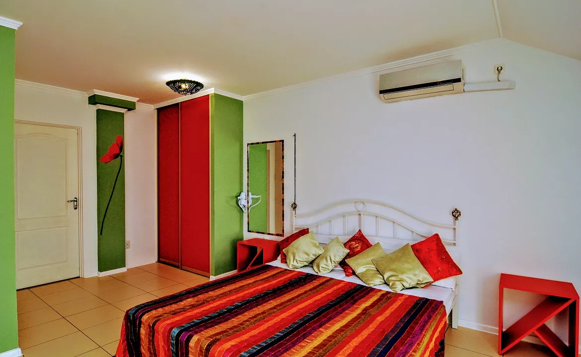 Мансардный номер. Отель "У верблюжьих горбов". Коктебель