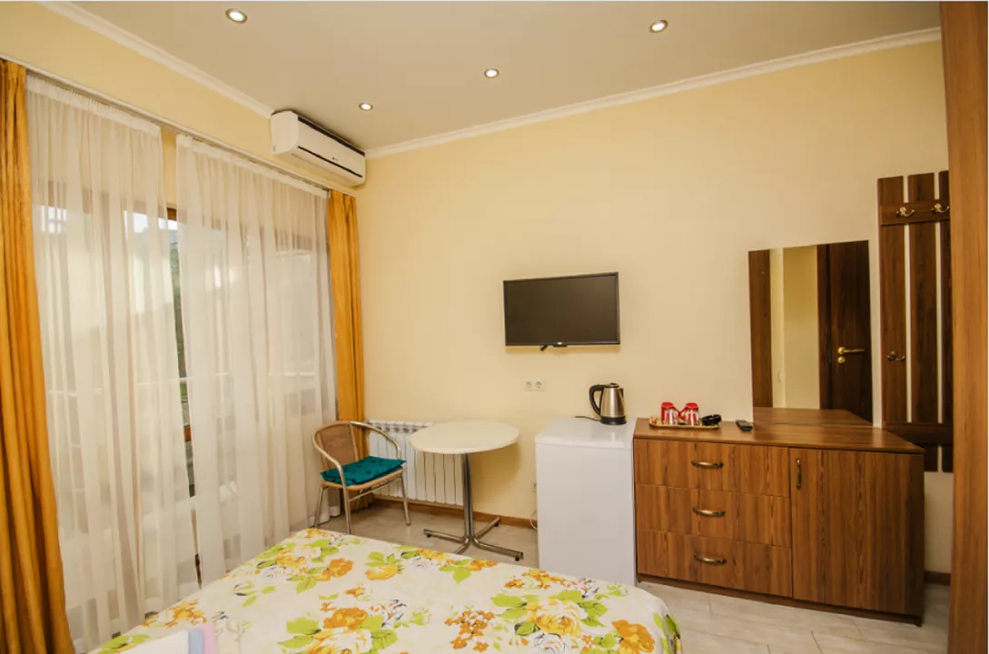 . Гостевой дом «Вояж». Алушта