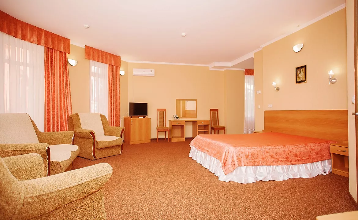 Семейный номер Deluxe . Гостевой дом Дом у Моря ЛАКИ. Геленджик Семейный номер Deluxe . Гостевой дом Дом у Моря ЛАКИ. Геленджик