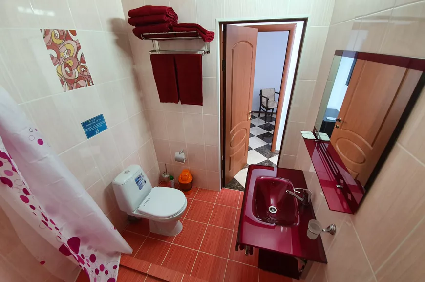 2-местный номер с балконом и видом на море,горы, бассейн и Алушту. Гостевой дом «Камилла Sunrise». Алушта