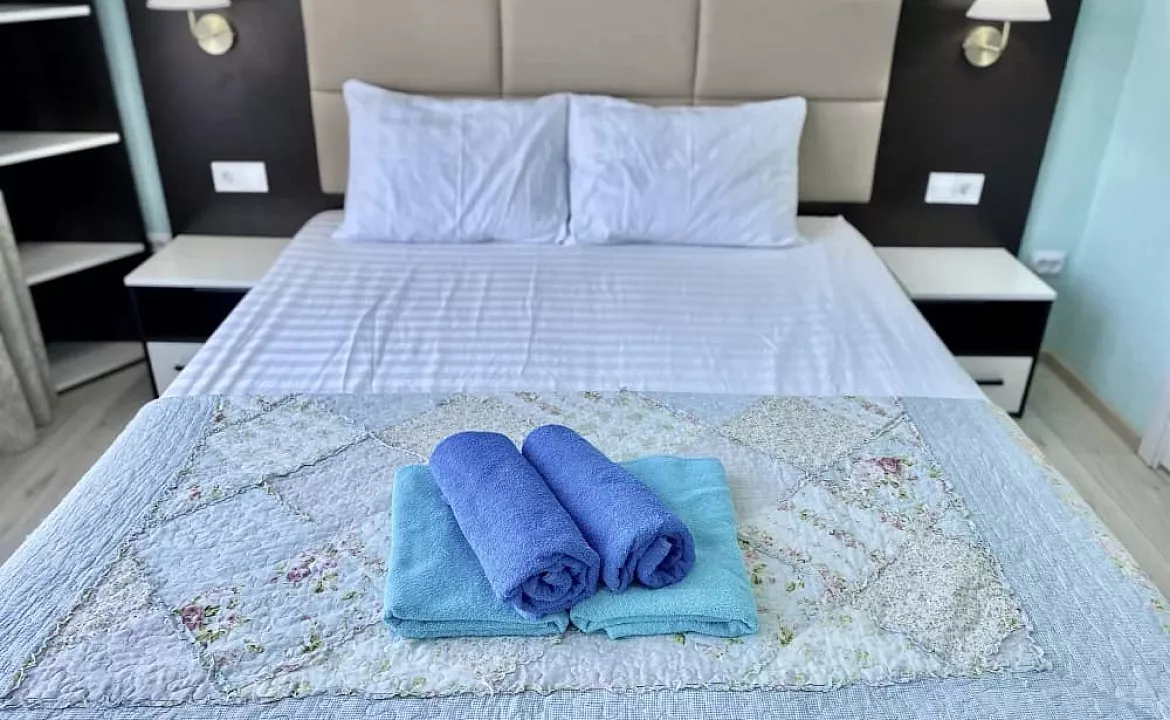 Двухместные номера комфорт (кровати вместе или раздельно). "Брио" частный сектор. Геленджик Двухместные номера комфорт (кровати вместе или раздельно). "Брио" частный сектор. Геленджик