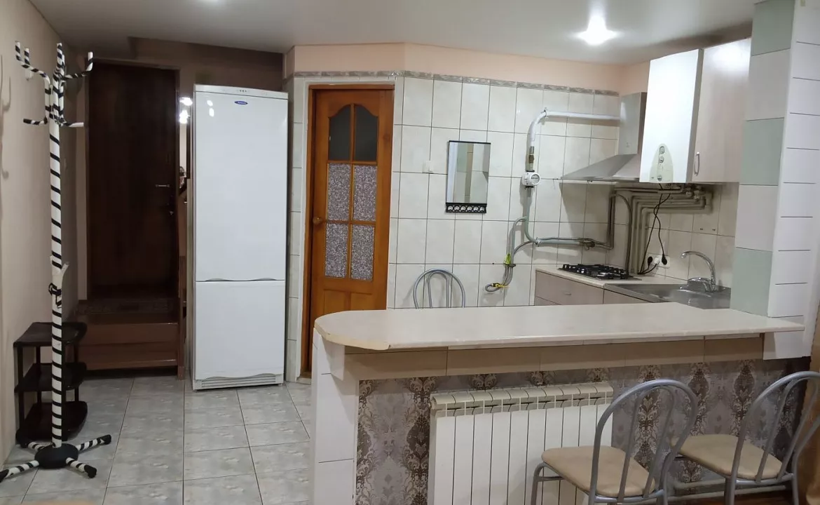 2х этажная квартира со стоянкой для машины со всеми удобствами.. Частный сектор 2х этажная квартира. Хоста