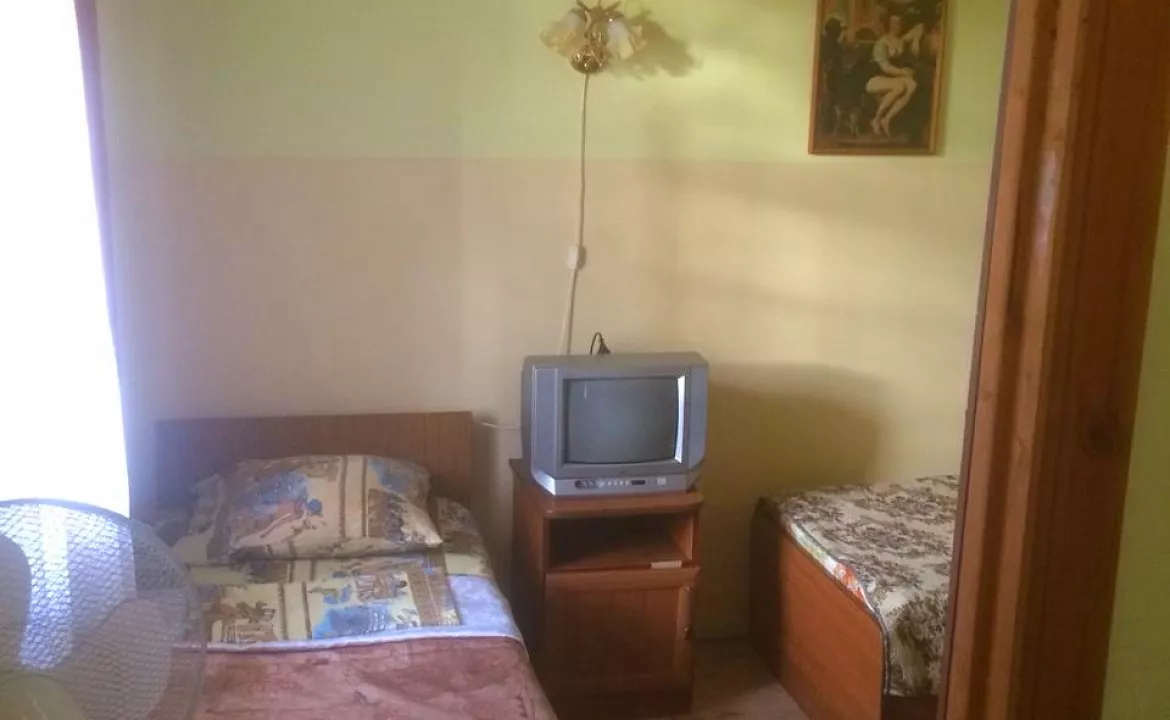 Трехместный номер «С удобствами». Гостевой дом "На Моряков 12". Лазаревское Трехместный номер «С удобствами». Гостевой дом "На Моряков 12". Лазаревское