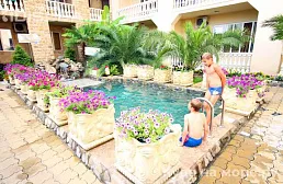 Семейный клуб-отель «Мадагаскар» Семейный клуб-отель «Мадагаскар»