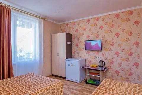 Комната для троих с балконом. Гостевой дом Винтаж. Лазаревское