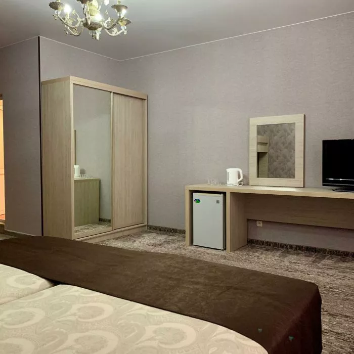 5-ТИ МЕСТНЫЙ ДЕЛЮКС С БАЛКОНОМ. Отель КАВКАЗ. Гостиницы и отели Лазаревского 5-ТИ МЕСТНЫЙ ДЕЛЮКС С БАЛКОНОМ. Отель КАВКАЗ. Гостиницы и отели Лазаревского