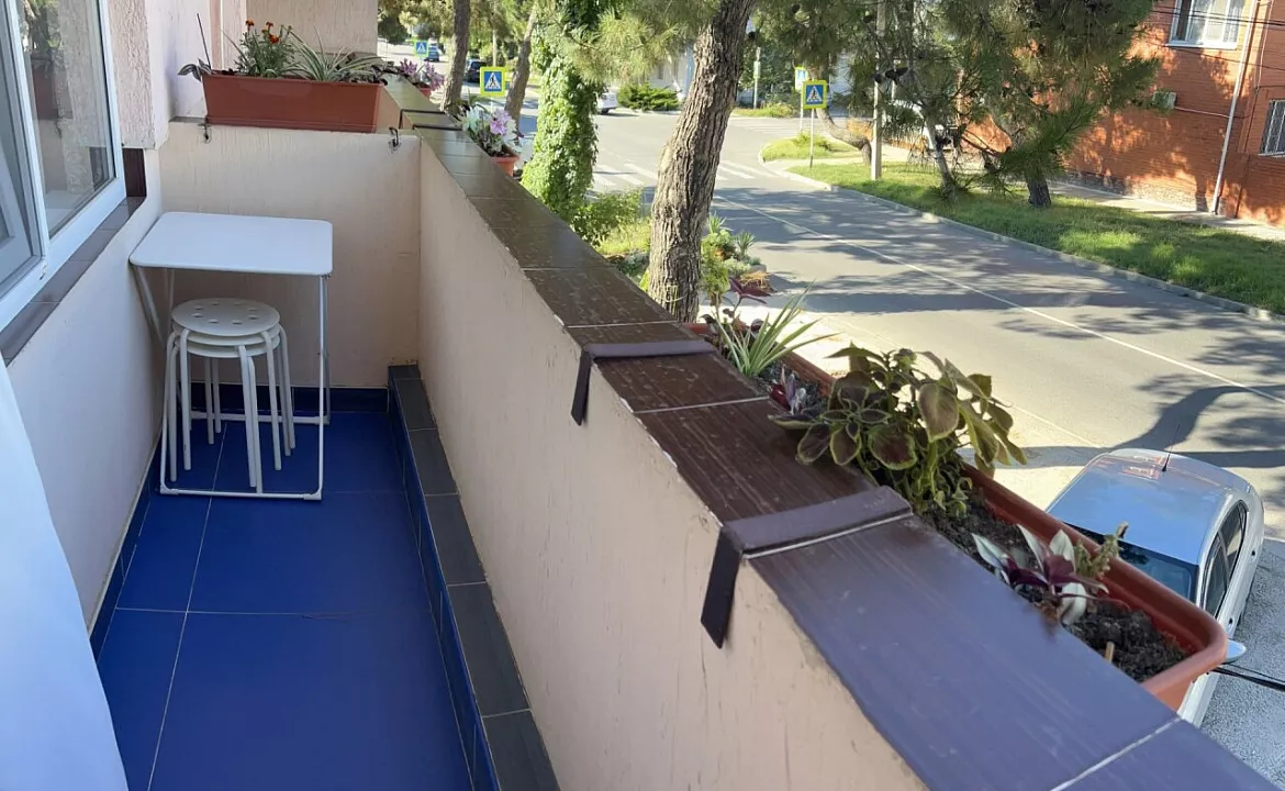 Четырехместный улучшенный номер с балконом, от 1 до 4 гостей, двуспальная кровать, балкон. Мини-отель Моника. Анапа Четырехместный улучшенный номер с балконом, от 1 до 4 гостей, двуспальная кровать, балкон. Мини-отель Моника. Анапа