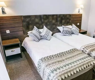 Стандарт 2-х местный с 2-мя кроватями и видом на горы. Гостиница «Andersen Hotel». Стандарт 2-х местный с 2-мя кроватями и видом на горы. Гостиница «Andersen Hotel».